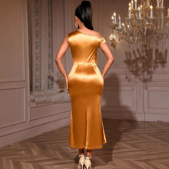 Damen elegantes Satin-Cocktailkleid mit einem Schulterdesign und Rüschenakzent EB