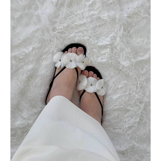 Damen Zehentrenner-Sandalen mit floralen Akzenten und ergonomischem Fußbett EB