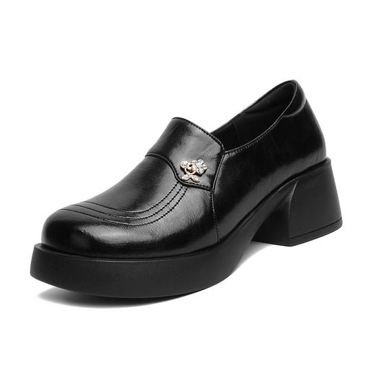 Damen Elegante Mokassins mit komfortablem Blockabsatz und glänzendem Schmuckdetail EB