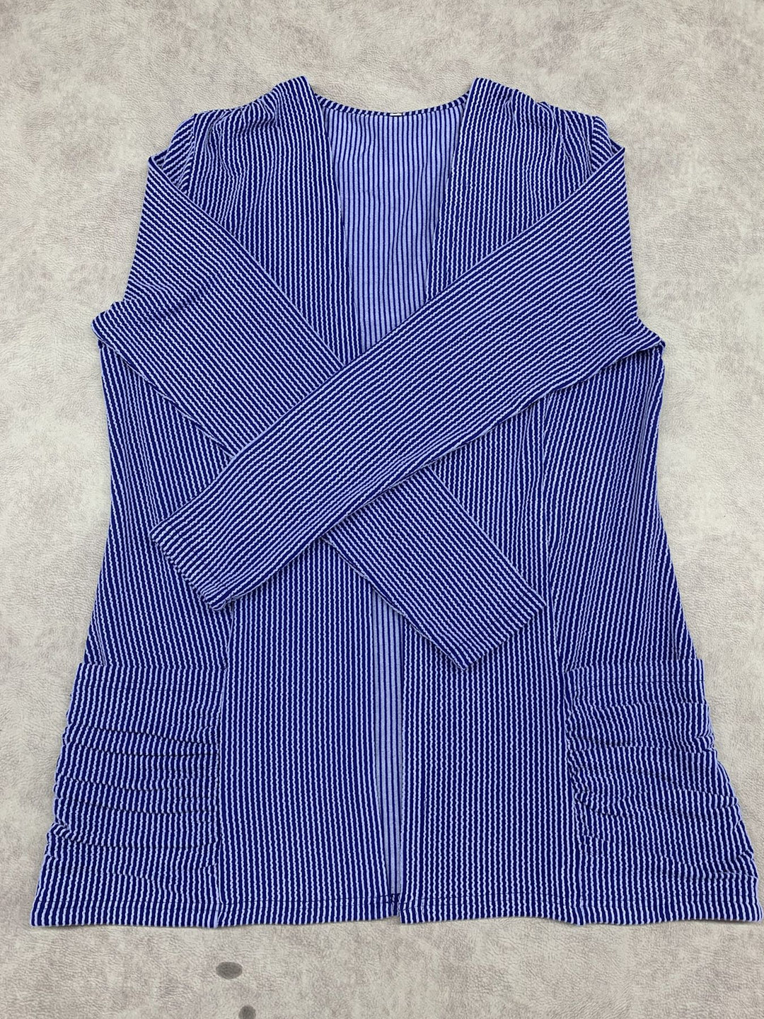 Damen Strickjacke mit Raffung und praktischen Taschen EB
