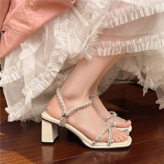 Damen modische Blockabsatz Sandalen mit zarten Verzierungen EB