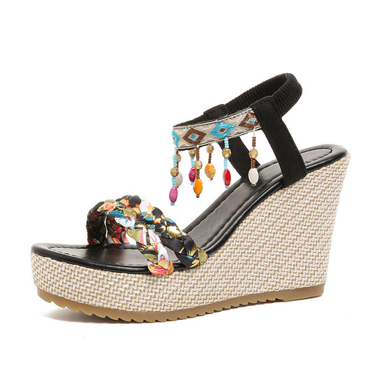 Damen elegante Wedge-Sandalen mit geflochtenem Riemendesign und kunstvoller Blumenapplikation EB