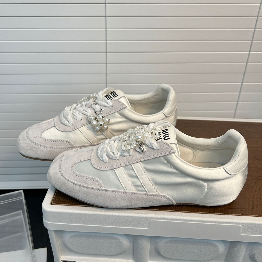 Damen elegante und modische Sneakers mit dekorativen Perlenapplikationen EB
