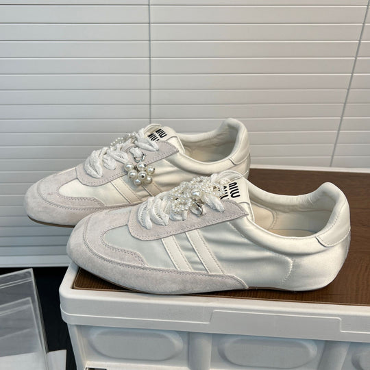 Damen elegante und modische Sneakers mit dekorativen Perlenapplikationen EB