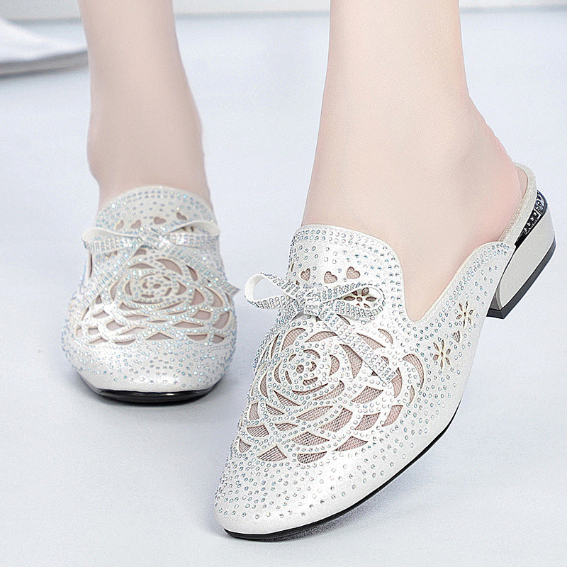 Damen Mules mit funkelndem Strassbesatz und elegantem Spitzenmuster EB