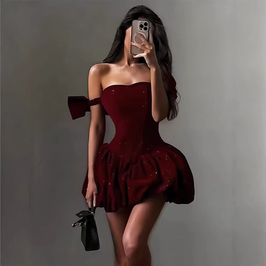 Damen Glitzerndes Cocktailkleid mit schulterfreiem Design und voluminösem Rock EB
