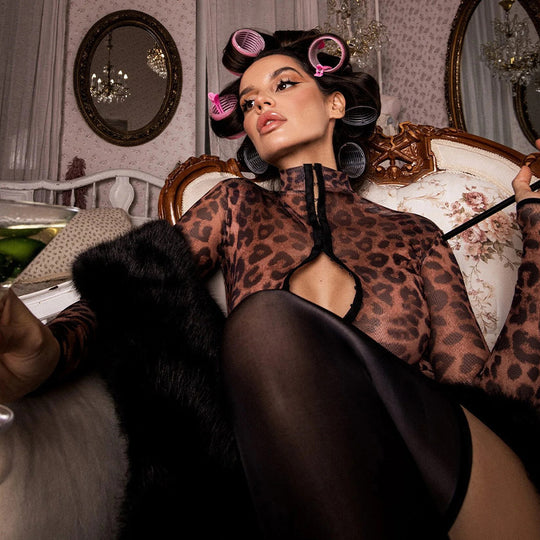 Damen Modischer Bodysuit mit tiefem V-Ausschnitt und Leopardenmuster EB