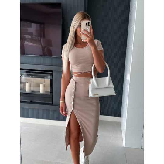 Frauen Ripp-Crop-Top und geknöpfter Midi-Rock Set EB