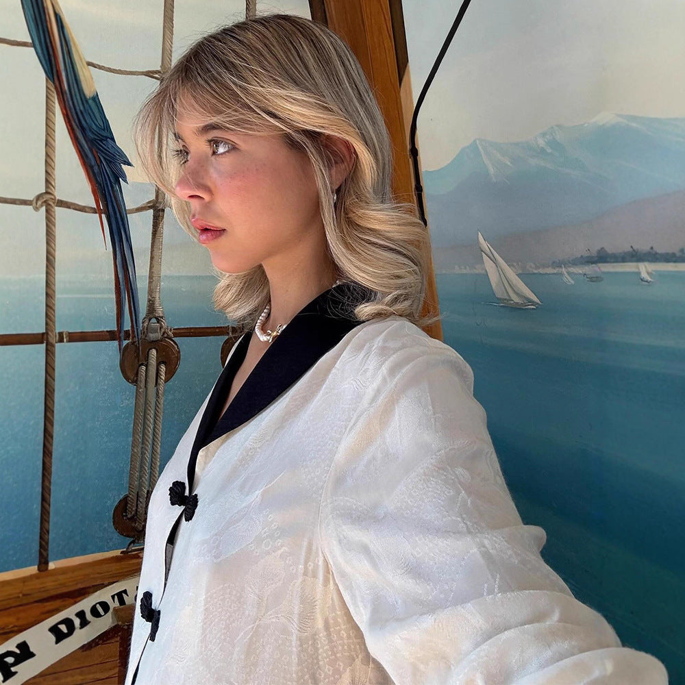 Damen Leichte Blazerjacke mit dekorativen Knöpfen und eleganten Taschen EB