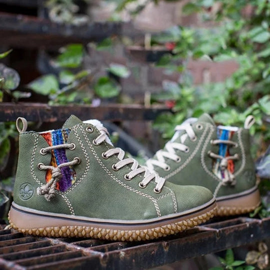 Damen High-Top Sneaker-Boot mit seitlichem Reißverschluss, dekorativem Knöchelriemen und profilierter Gummisohle EB