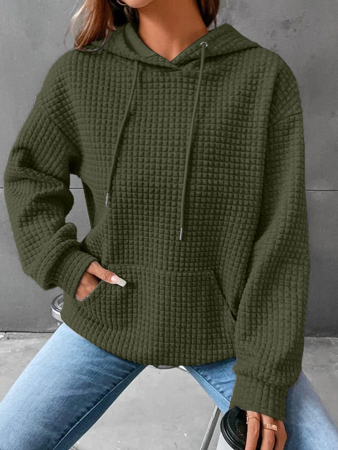 Damen stylischer Hoodie mit strukturiertem Material und Kängurutasche EB