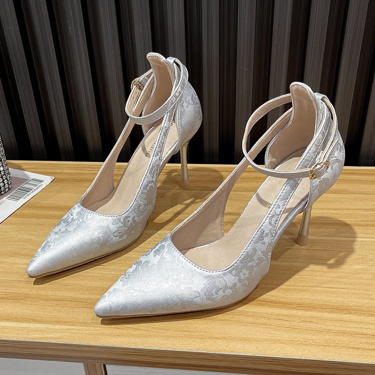 Damen Spitzen High Heels mit eleganter Fesselriemenverzierung EB