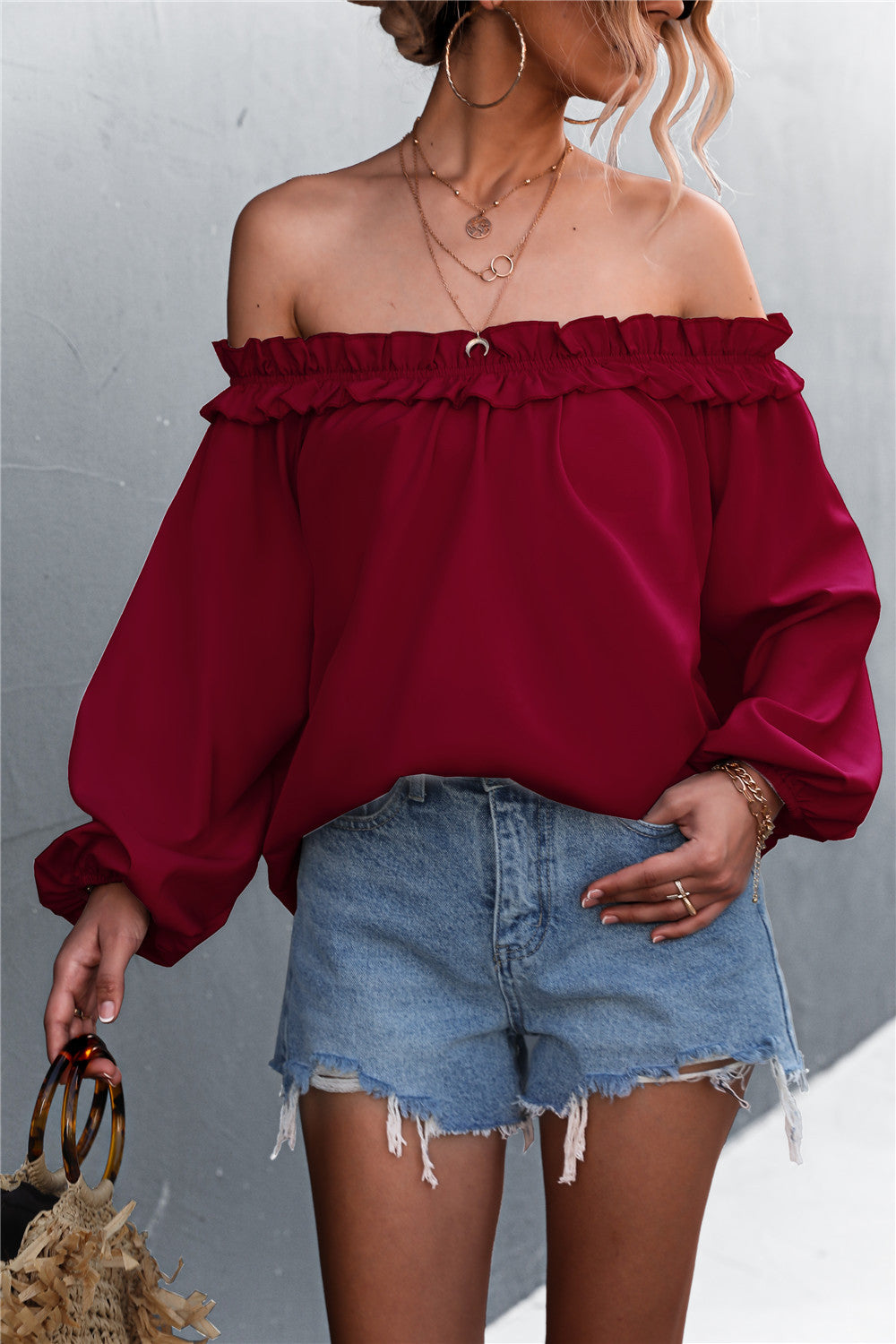Damen Bluse mit off-shoulder Design und Rüschendetail EB