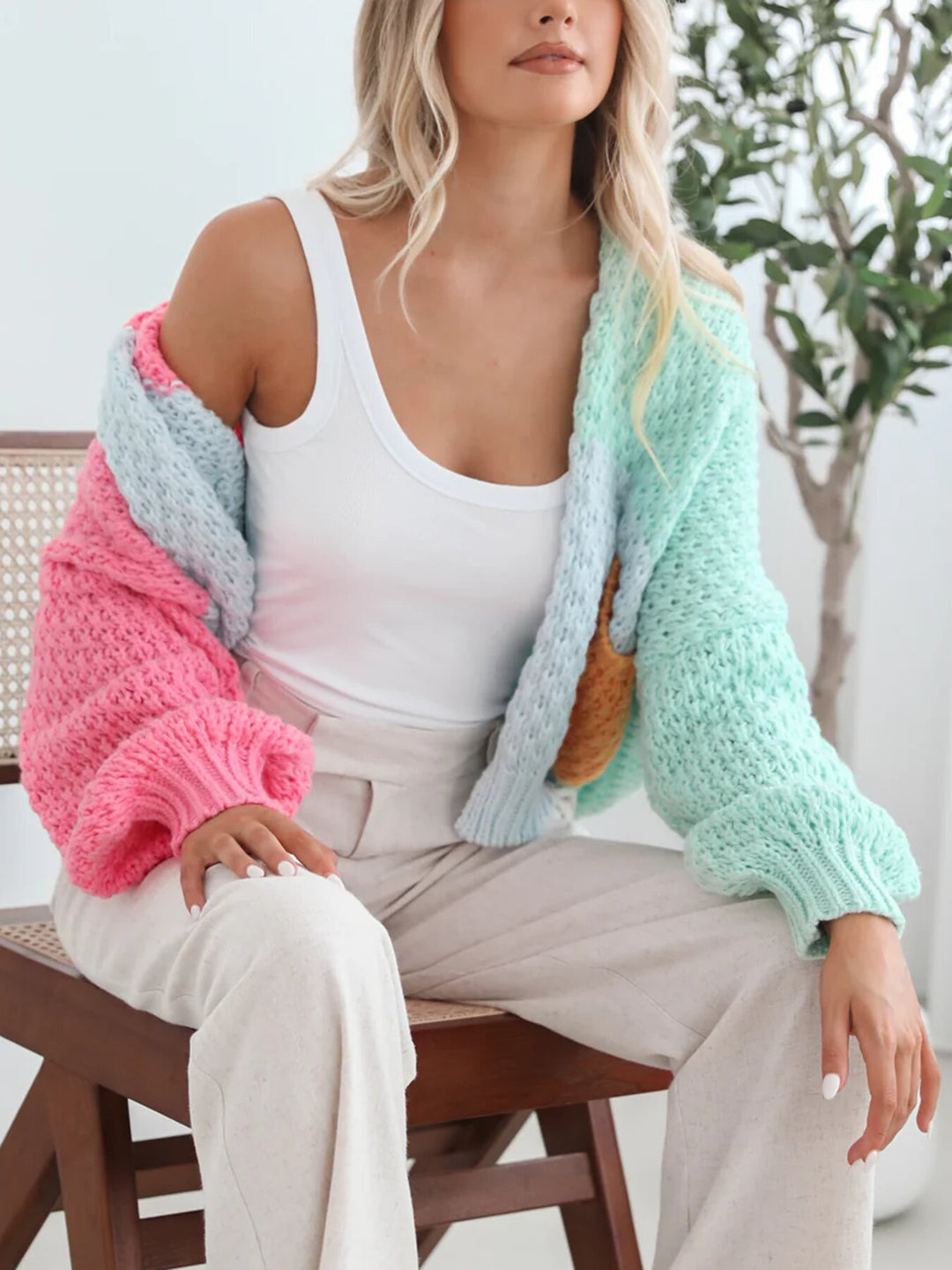 Damen kuschelige Strickjacke mit oversized Ärmeln und Farbkombination EB