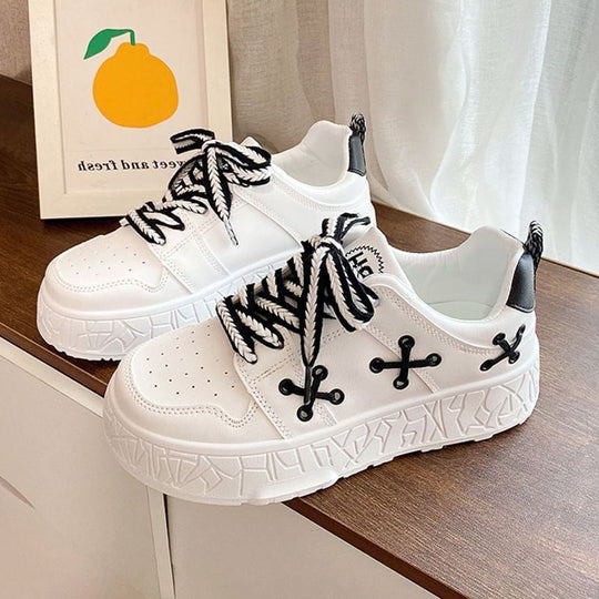 Damen Sneaker mit modischem Design und robuster Sohle EB