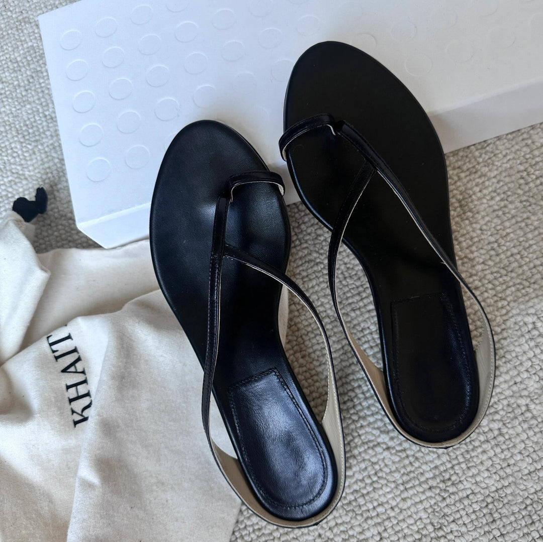 Damen Slipper mit elegantem Zehenstegdesign und praktischem Niedrigabsatz EB