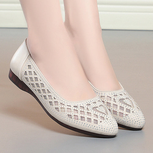 Damen Komfortable Ballerinas mit dekorativem Lochmuster und Strassverzierungen EB