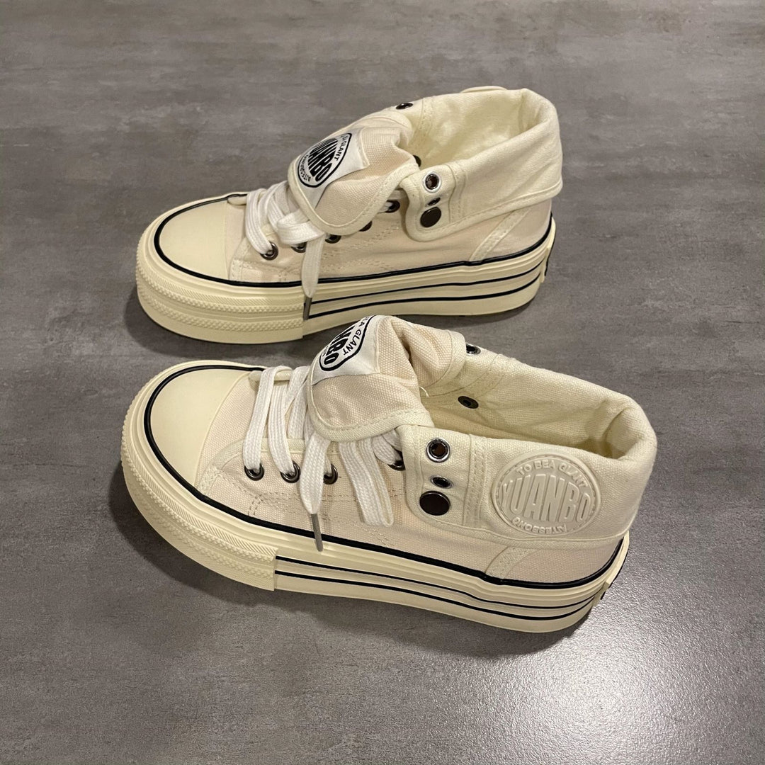 Damen Hochgeschnittene Canvas-Plateausneaker mit markanter Gummiplattform EB