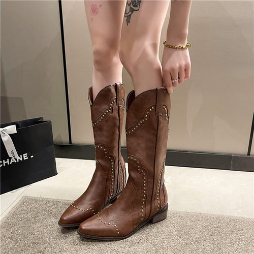 Damen Cowboystiefel mit modischen Nietenakzenten und komfortablem Blockabsatz EB