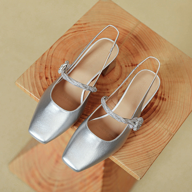 Damen Slingback-Pumps mit elegantem Glanz und dekorativem Riemen EB