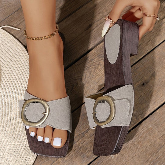 Damen Komfortable und elegante Mules mit detailliertem Riemendesign EB