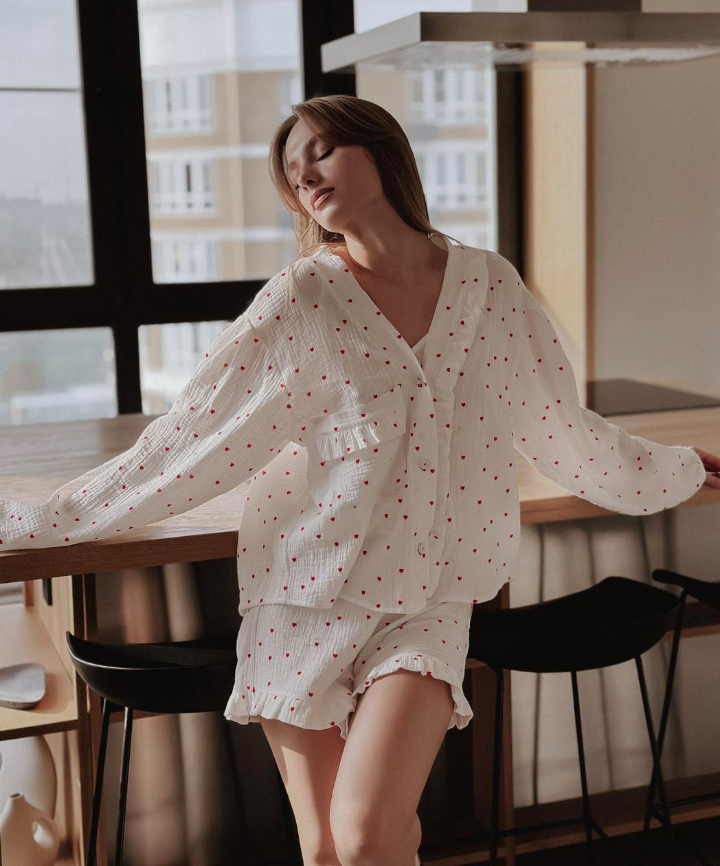 Damen Luxuriöses Pyjama-Set mit leichtem Stoff und Rüschendetails EB