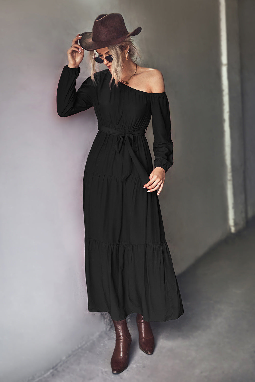 Damen Langarm Maxikleid mit asymmetrischem Schnitt und tailliertem Gürtel EB