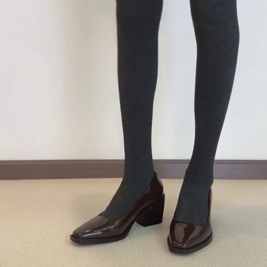Damen elegante Blockabsatz-Pumps mit hochglänzender Lederoberfläche und komfortabler Fußbettstruktur EB