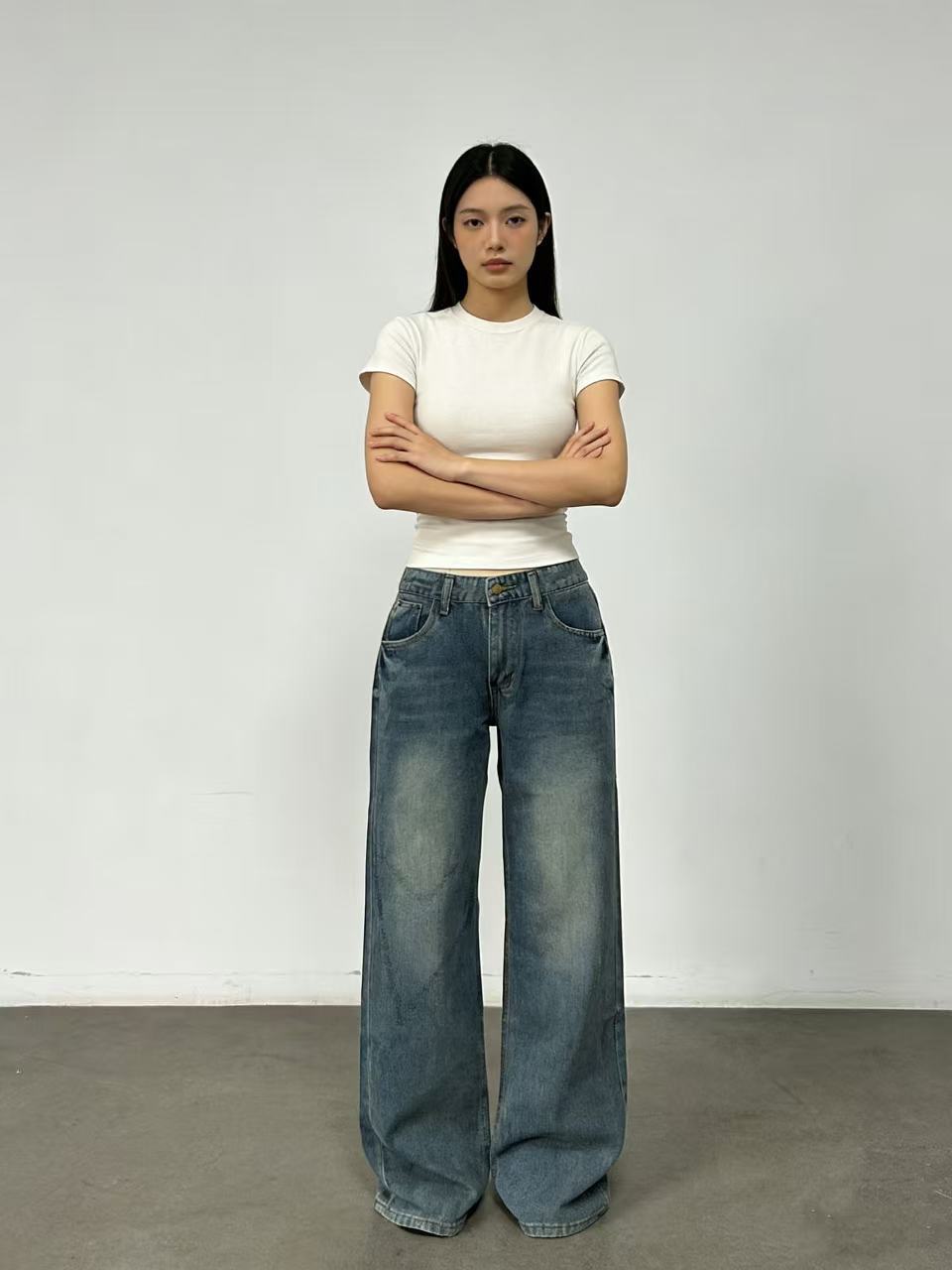 Damen weite High-Waist Jeans mit lässigem Schnitt und individuellen Waschungen EB