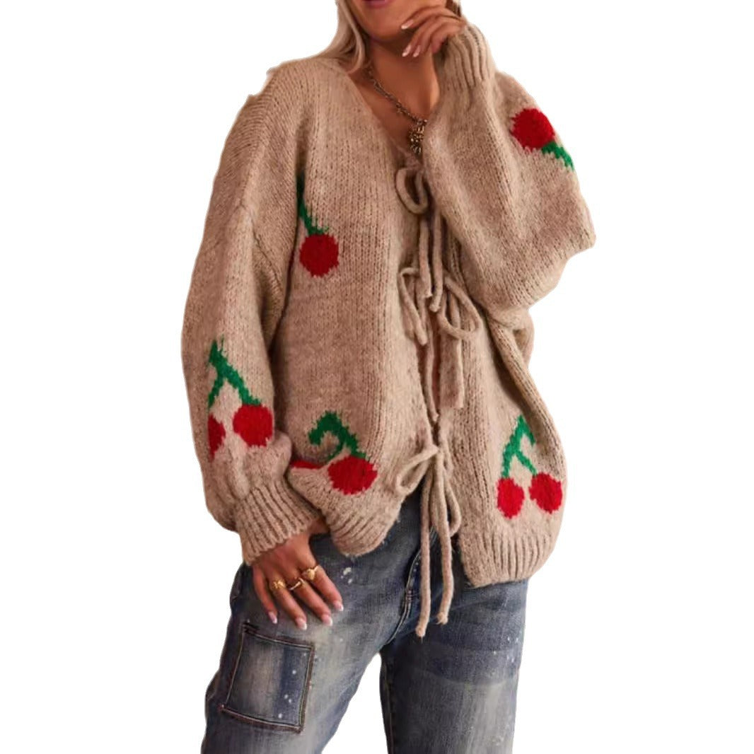 Damen Strickjacke mit verspieltem Kirschmotiv und einzigartiger Bindefront EB