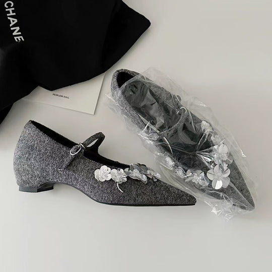 Damen Ballerina-Schuhe mit floralen Applikationen und elegantem Riemen EB