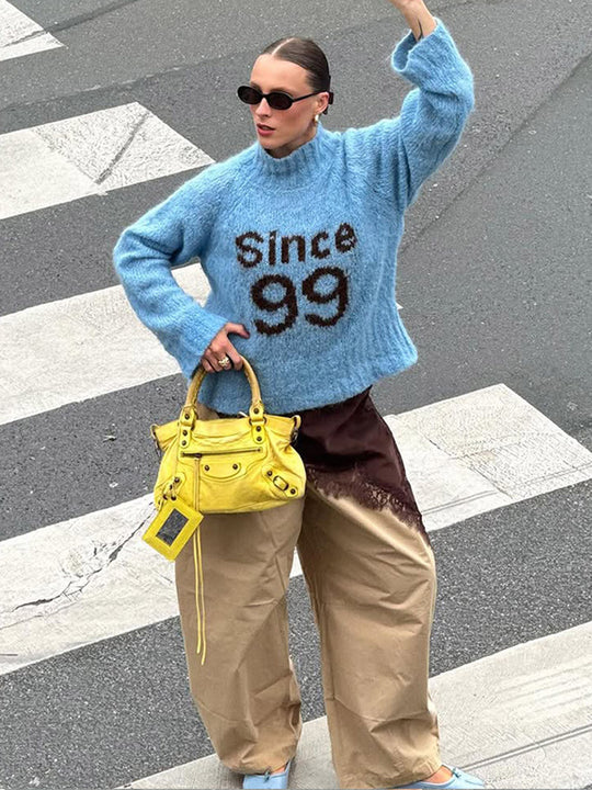 Damen Oversized Strickpullover mit hohem Kragen und einzigartigem Schriftzug EB