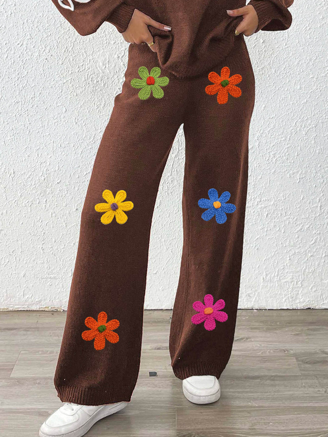 Damen lässige Strickhose mit bunten Blumenapplikationen EB