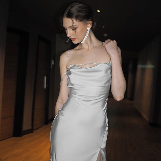 Damen Elegantes Maxikleid mit verführerischem Schlitz und trägerlosem Design EB