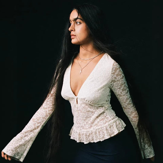 Damen Spitzenoberteil mit tiefem V-Ausschnitt und fließendem Rüschensaum EB