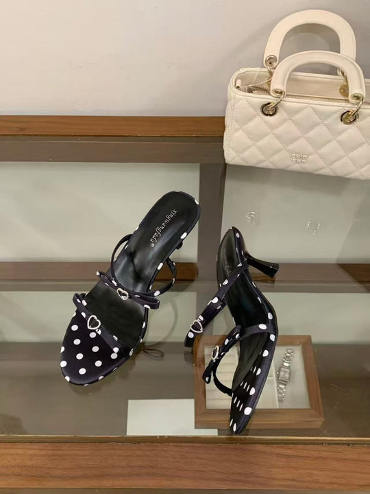 Damen Chic und komfortable Sandalen mit gepunktetem Muster EB