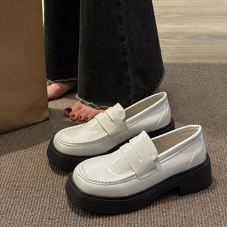 Damen modische Slip-On Loafer mit robustem Sohlenprofil und eleganter Lederausstattung EB