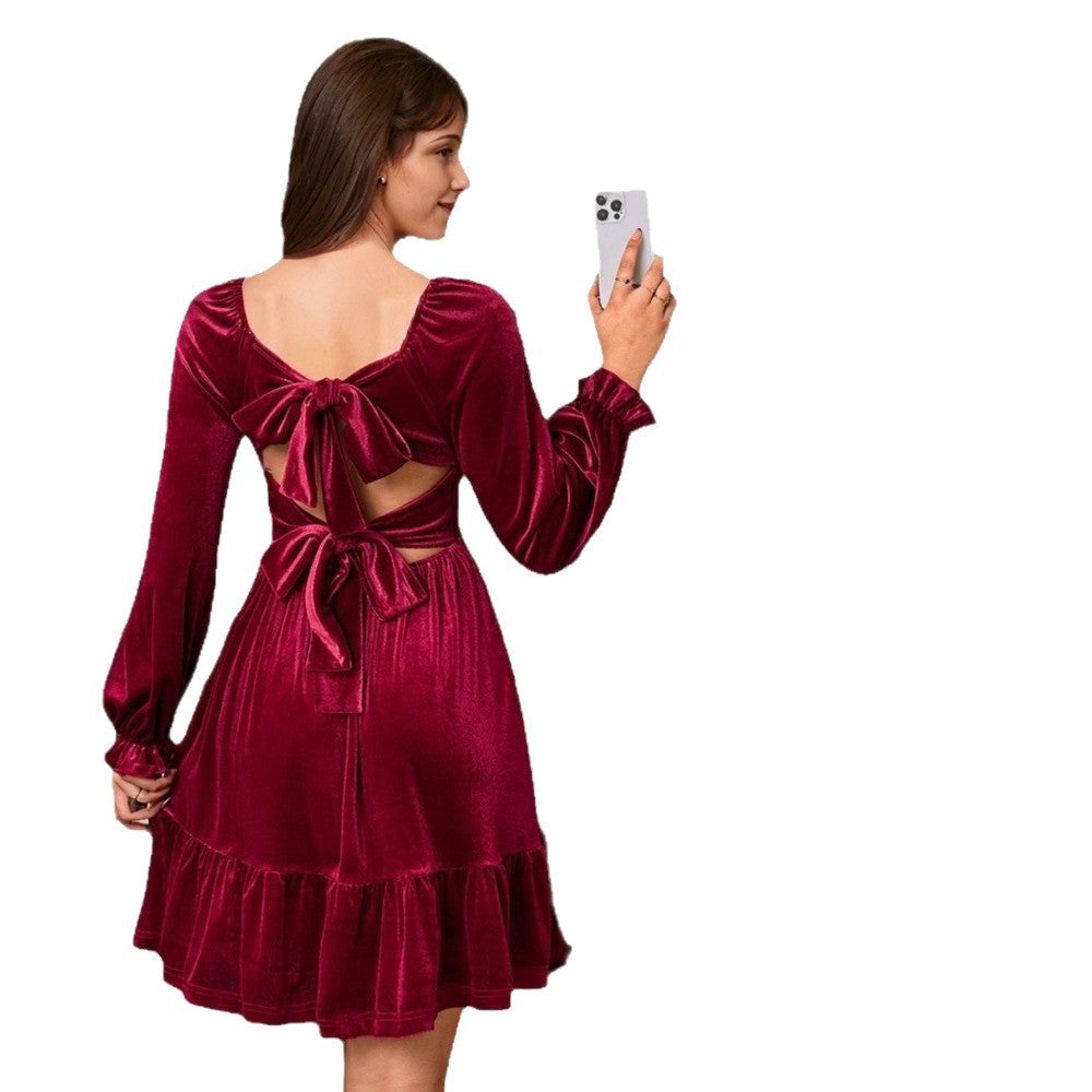Damen Samtkleid mit quadratischem Ausschnitt, gerafften Puffärmeln und stufigem Tellerrock Eichborn Berlin