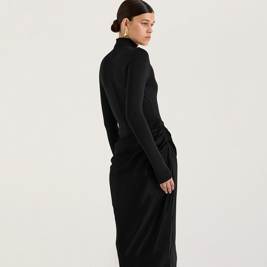 Damen Elegantes langärmliges Maxikleid mit figurbetontem Schnitt und raffiniertem Drapierungsdetail EB