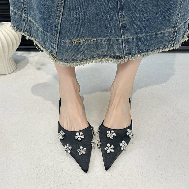 Damen elegante Mules mit funkelndem Blütenakzent EB