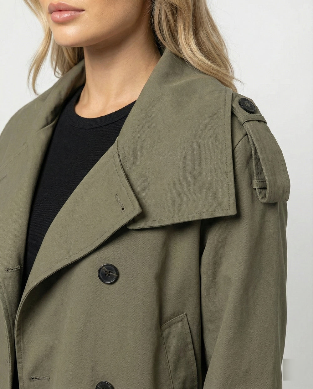 Damen Herrenmode kurze doppelt geknöpfte Trenchjacke mit Taillengürtel weitem Kragen und Schulterklappen EB