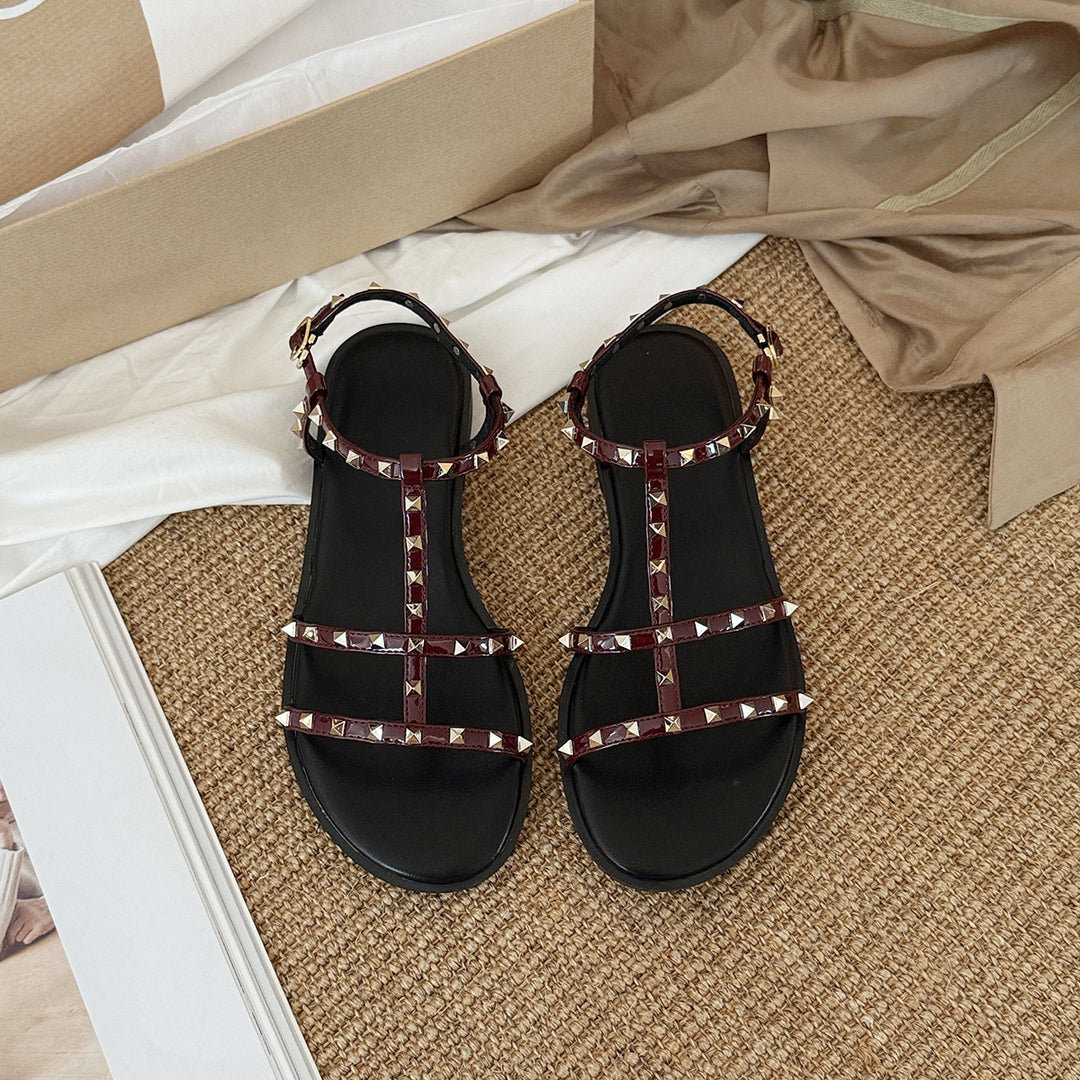 Damen Stilvolle Sandalen mit funkelnden Pyramiden-Nieten und verstellbarem Riemen EB