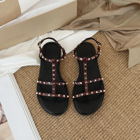 Damen Stilvolle Sandalen mit funkelnden Pyramiden-Nieten und verstellbarem Riemen EB