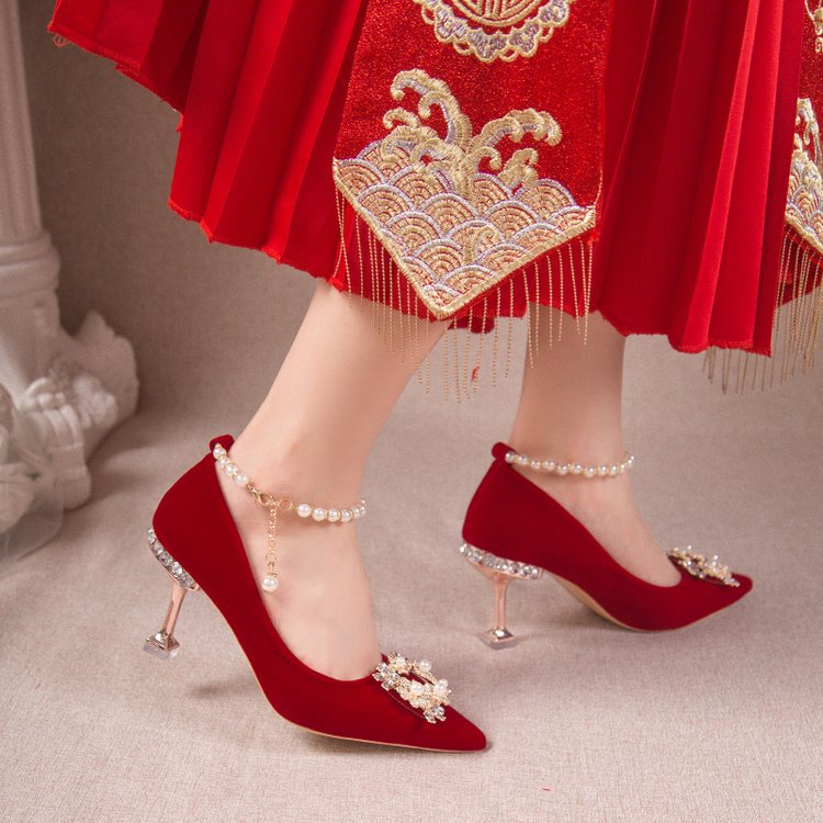 Damen elegante spitze Pumps mit funkelndem Schmuckdetail EB