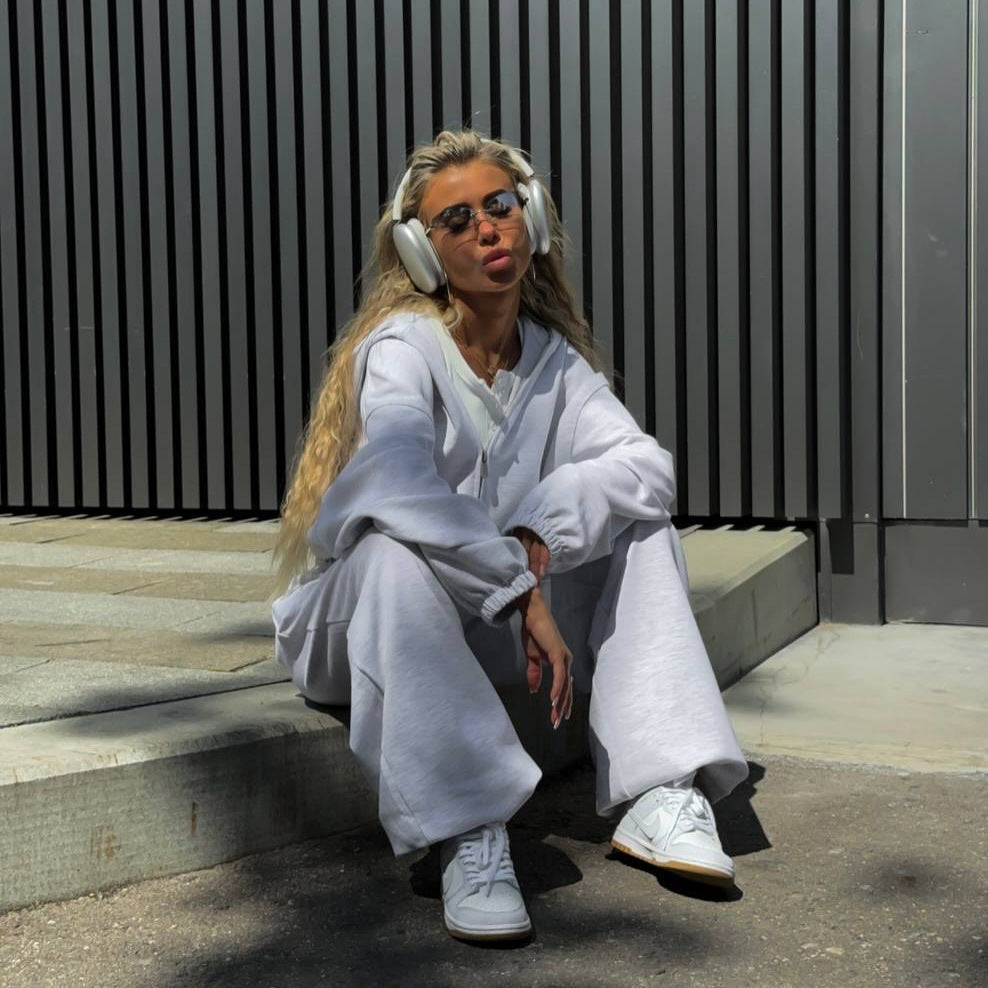 Damen Zip-Hoodie und Relax-Fit Jogginghose aus French-Terry mit elastischem Bund und Kängurutaschen Eichborn Berlin