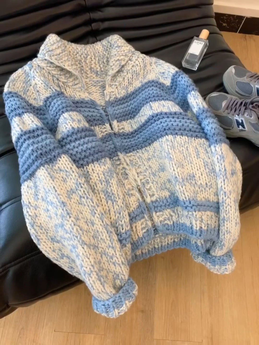 Damen Strickjacke mit breiten Streifen und hochwertigem Reißverschluss EB