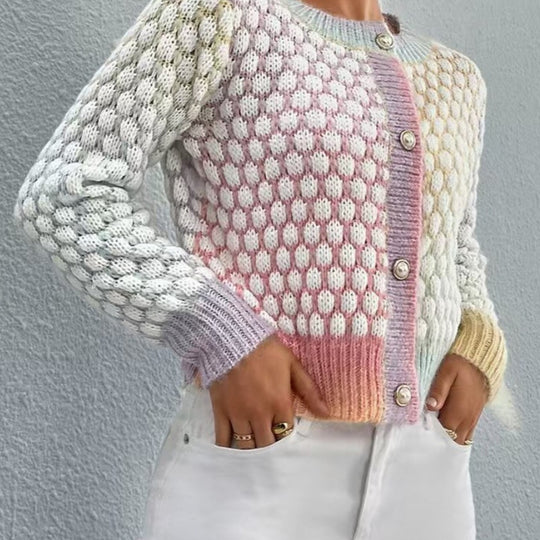 Damen Strickjacke mit verspielt gemustertem Stoff und eleganten Knopfdetails EB
