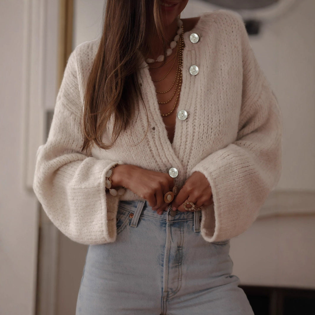 Damen kuschelige Strickjacke mit oversized Ärmeln und eleganten Perlenknöpfen EB