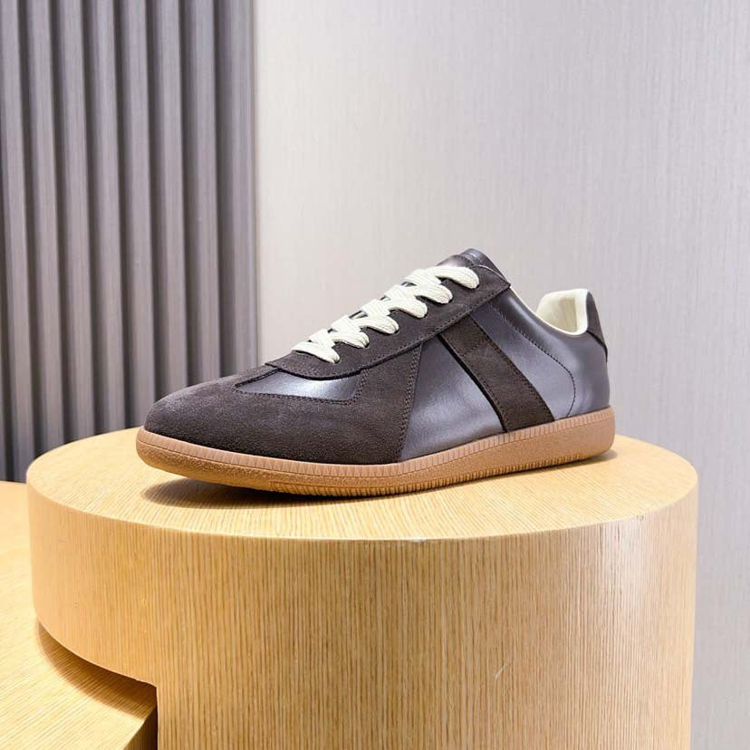 Damen modische Sneakers aus hochwertigem Wildleder mit sportlichem Akzent von EB