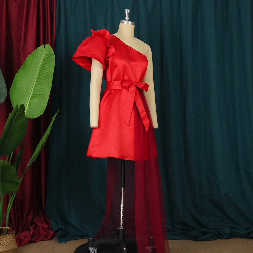 Damen Abendkleid mit asymmetrischem Oberteil und schwingendem Tüll-Akzent EB